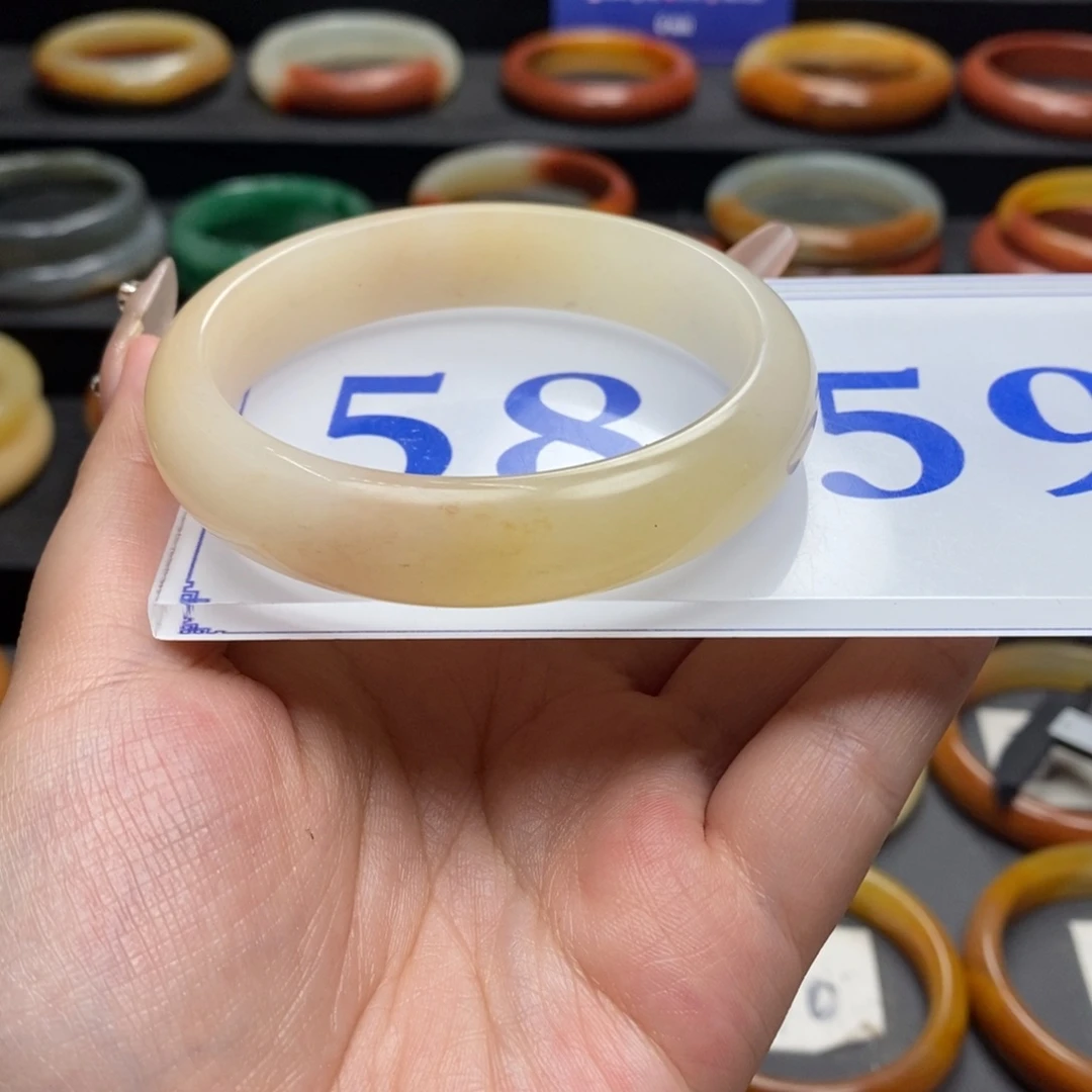 石英质玉（黄龙玉）手镯未镶嵌