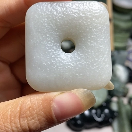 未镶嵌和田玉（糖玉）珠宝半成品