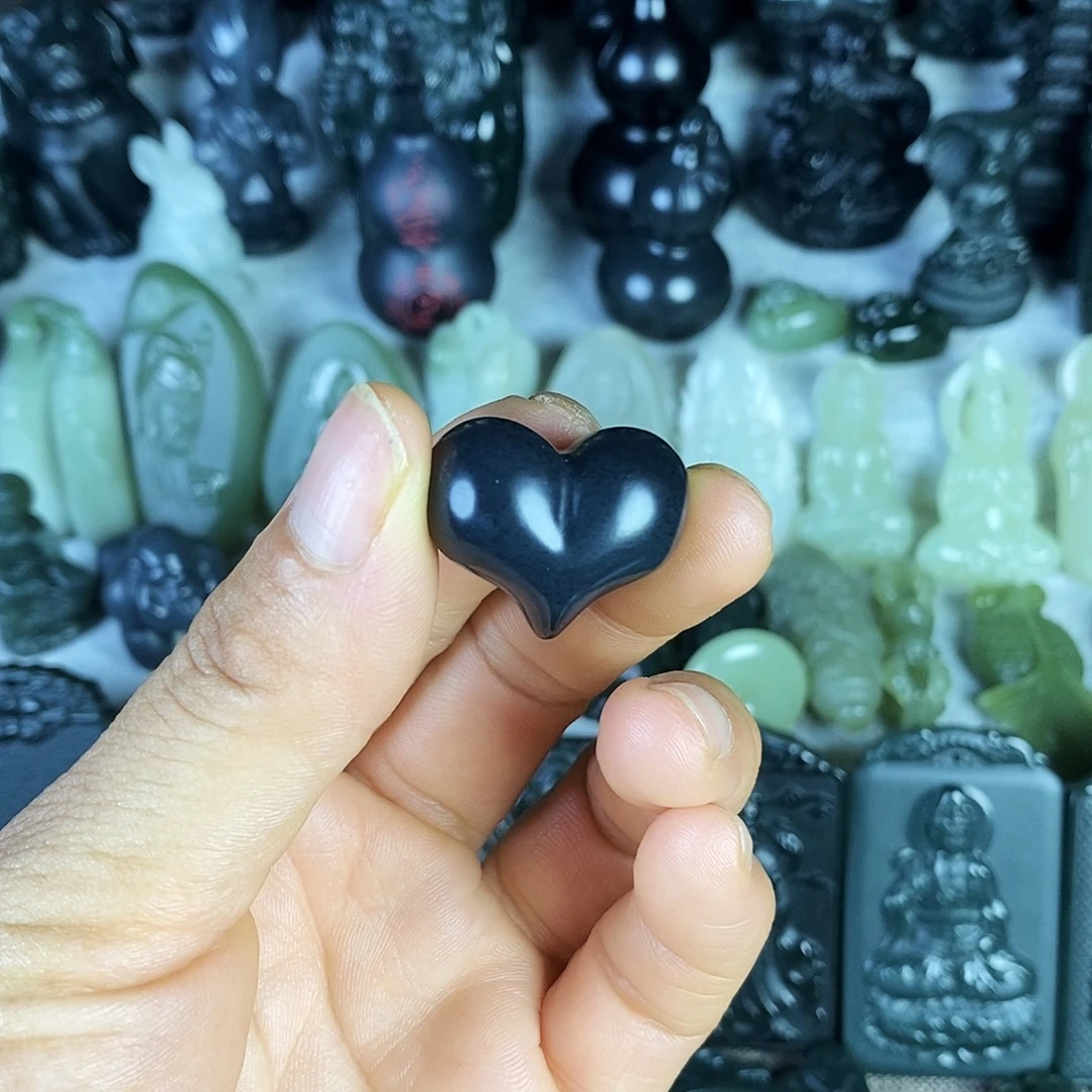 和田玉（墨玉）未镶嵌颈饰桃子吊坠