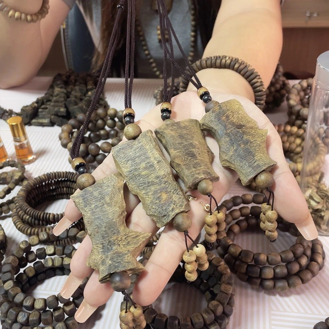 沉香碎屑沉香原材料挂坠多样性发一