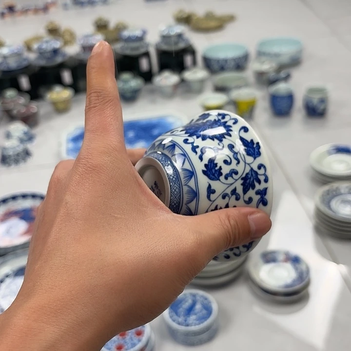 瓷片青花缠枝莲大压手杯景德镇