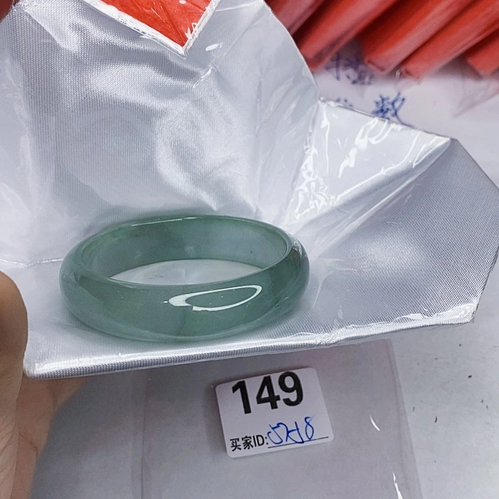 翡翠未镶嵌手镯一图一物实物为准（微瑕处理）