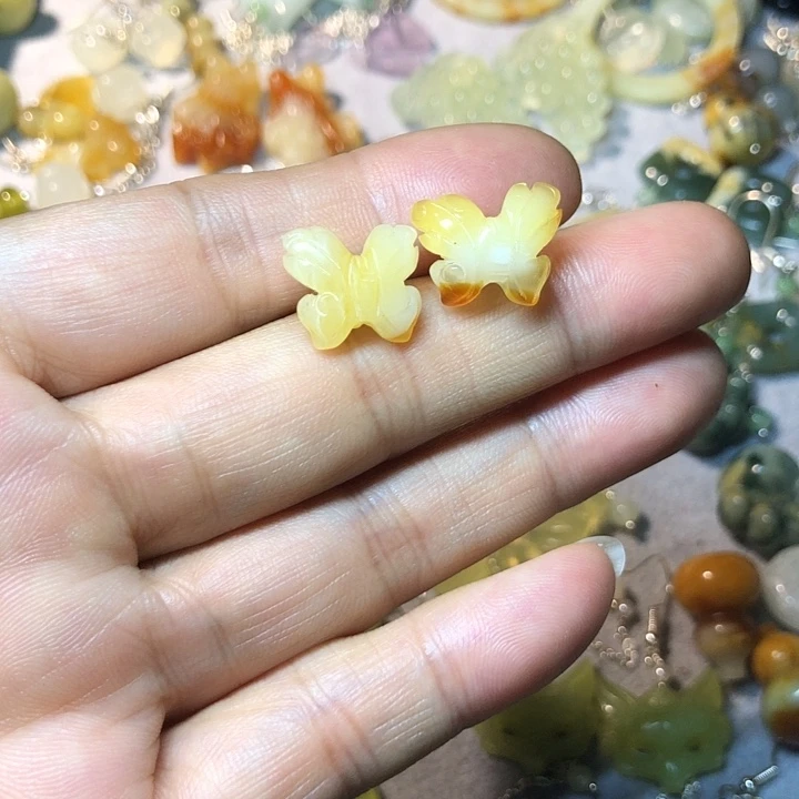 蛇纹石玉未镶嵌耳环