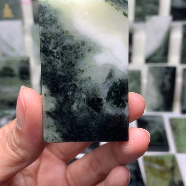 独山玉未镶嵌颈饰