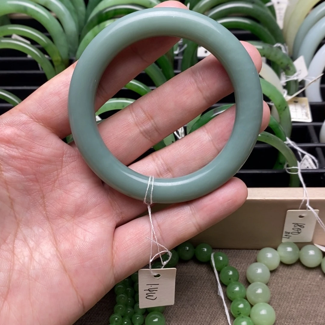 和田玉未镶嵌手镯