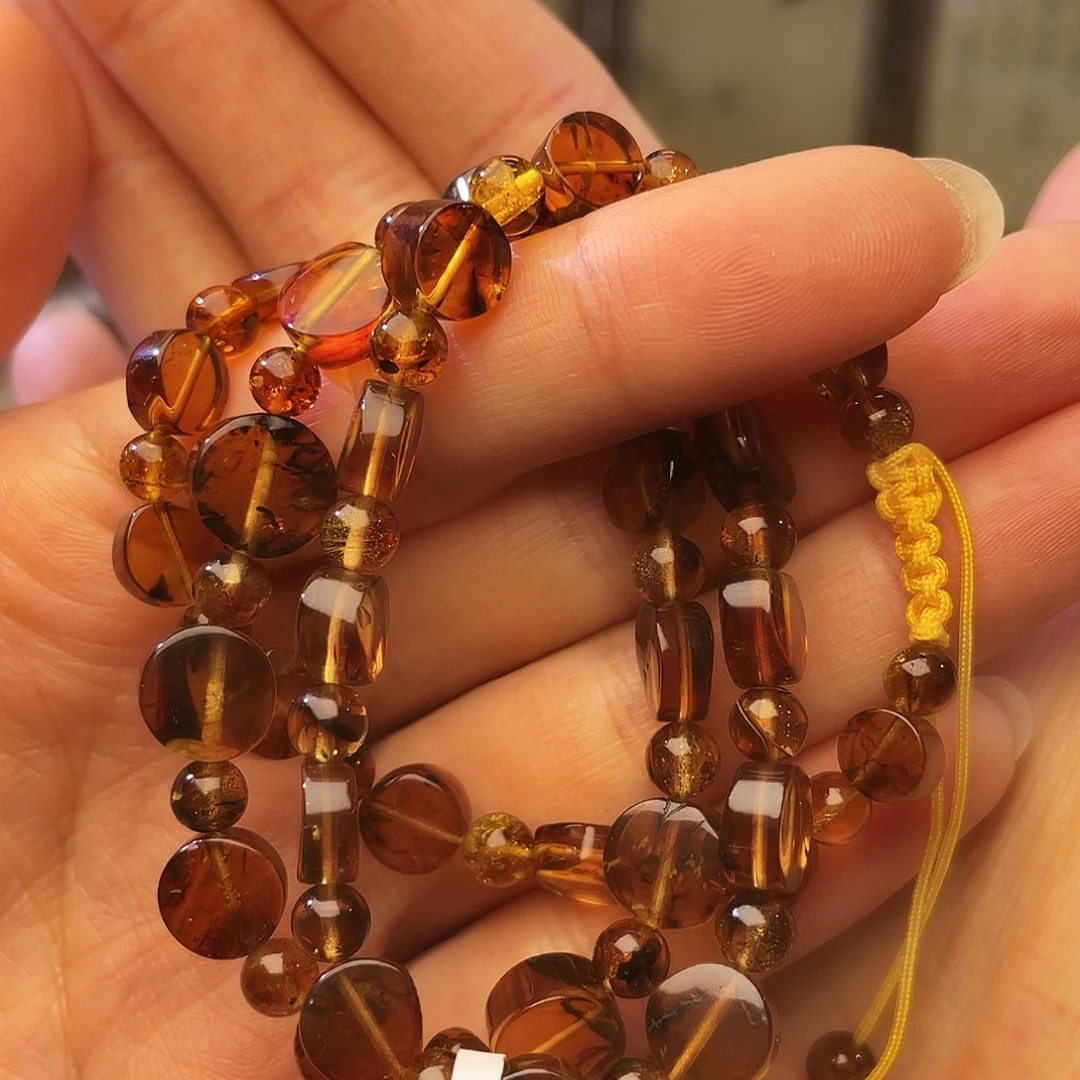 琥珀未镶嵌裸石。z