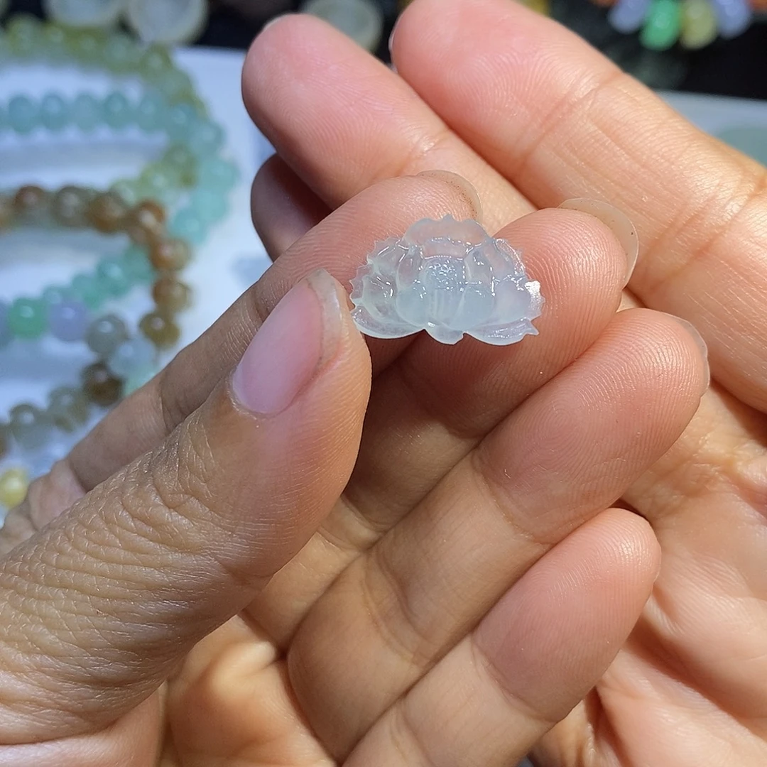 T***.定制翡翠未镶嵌莲花