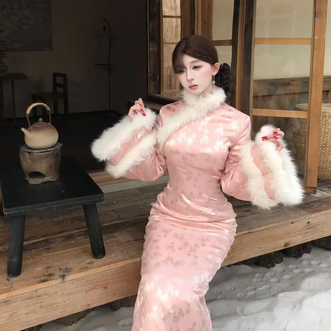 小洋家【暮雪】纯欲高级感夹棉旗袍粉色毛绒装饰改良长裙显瘦保暖