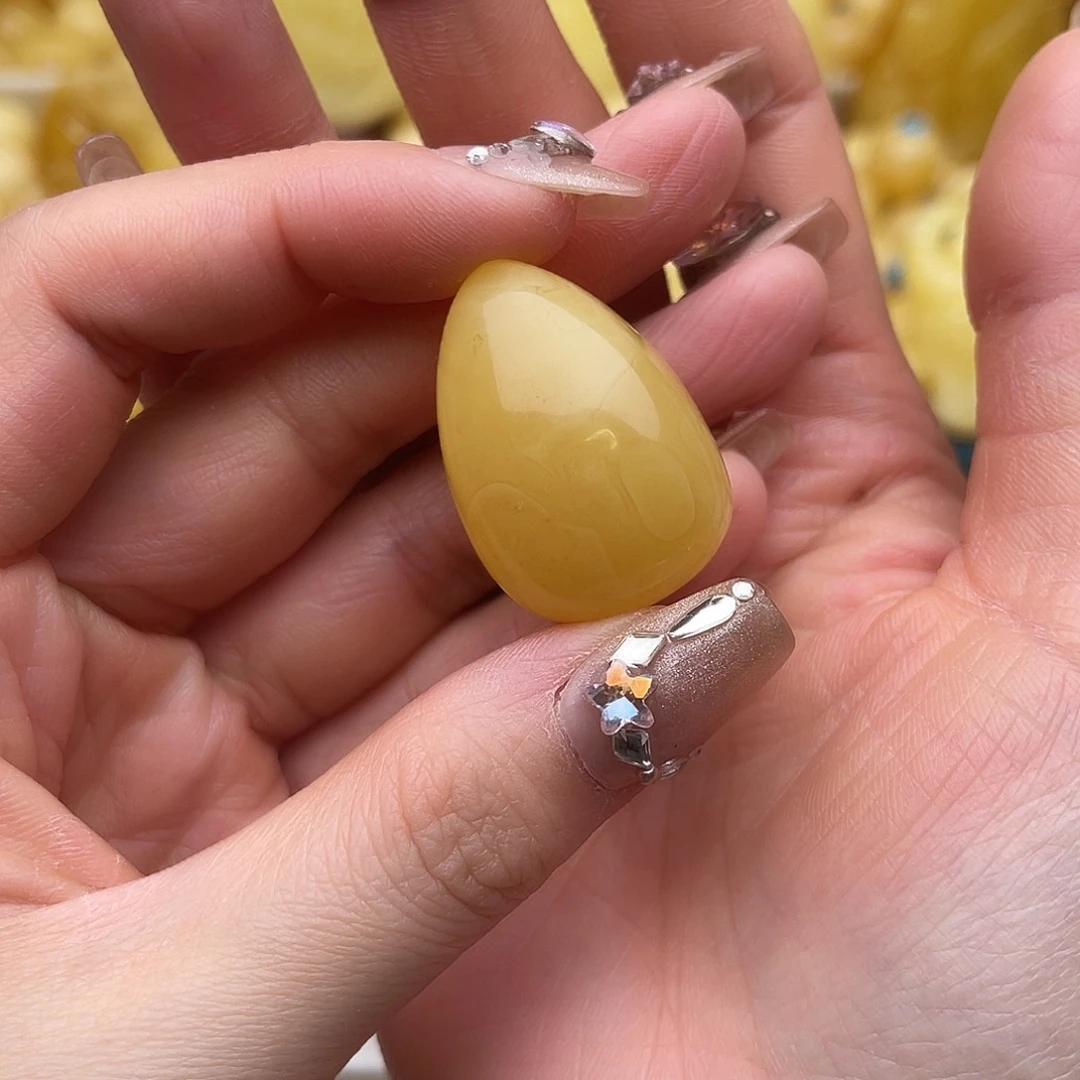 琥珀未镶嵌裸石蜜蜡鸡油黄满蜡微瑕水滴鸽