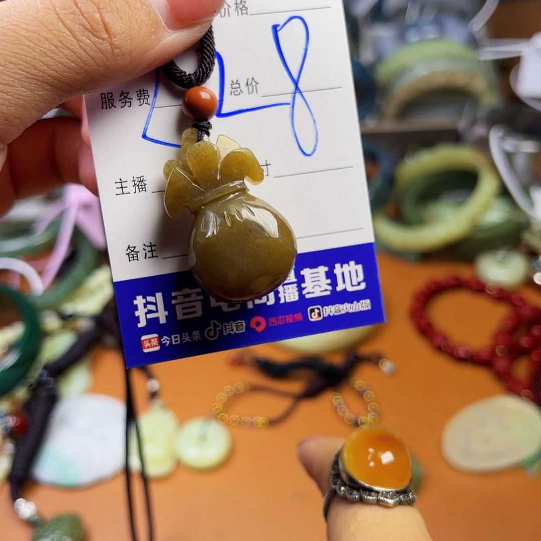 颈饰未镶嵌和田玉