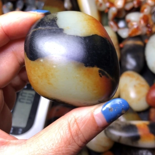 步***影和田玉未镶嵌珠宝奇石