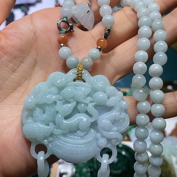 翡翠未镶嵌吊坠(赠链)