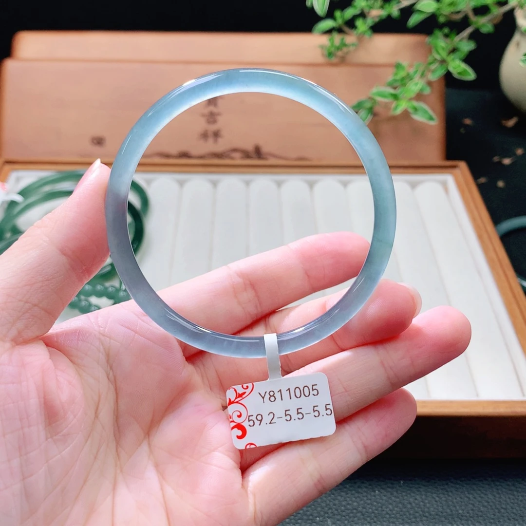 翡翠未镶嵌手镯（圆镯）