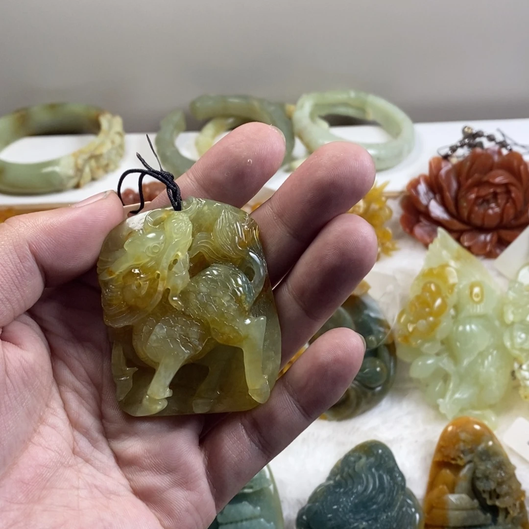 蛇纹石玉未镶嵌颈饰