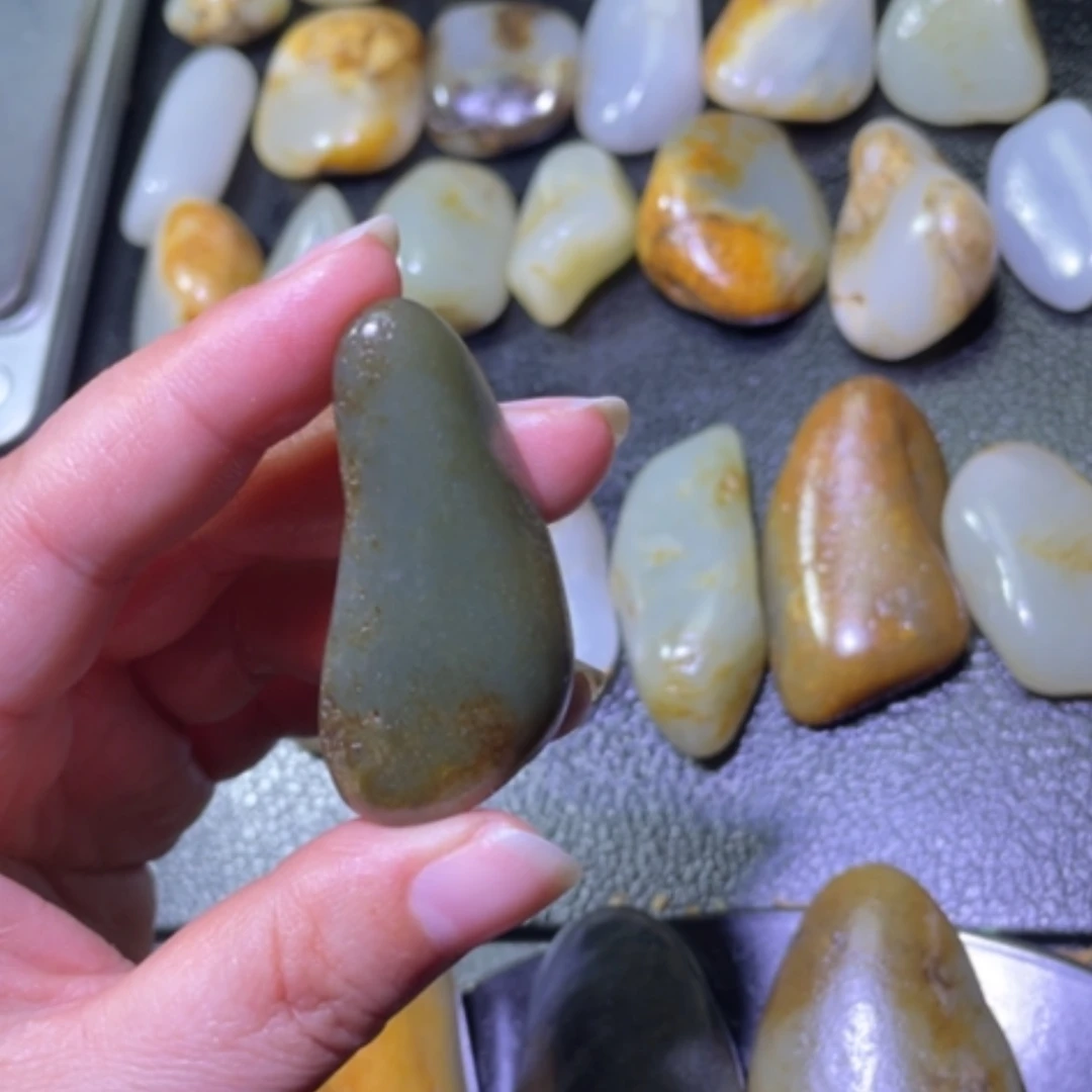 【闪购商品】颈饰未镶嵌和田玉（子料）