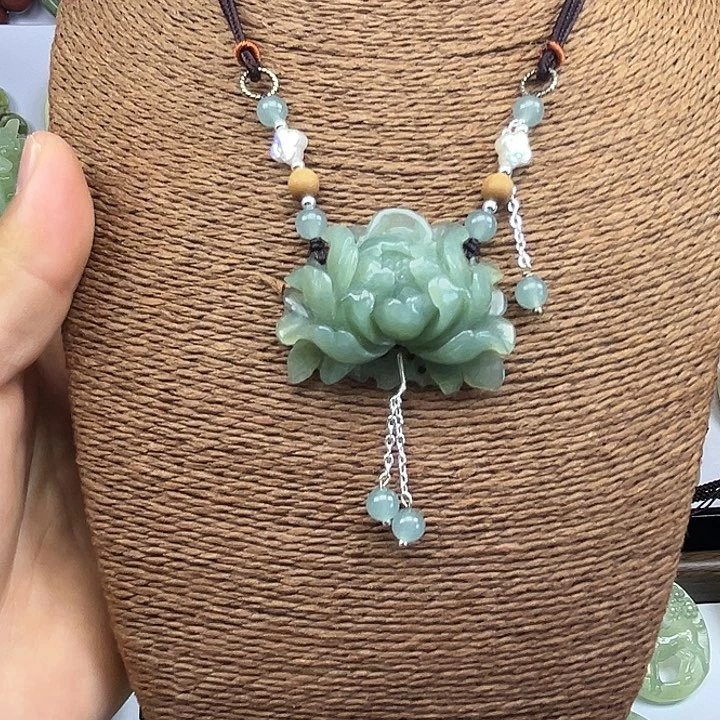 岫玉未镶嵌吊坠(赠链)