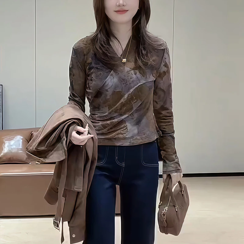 时尚复古气质V领显瘦打底衫提花设计感上衣女2025秋季新款洋气T恤