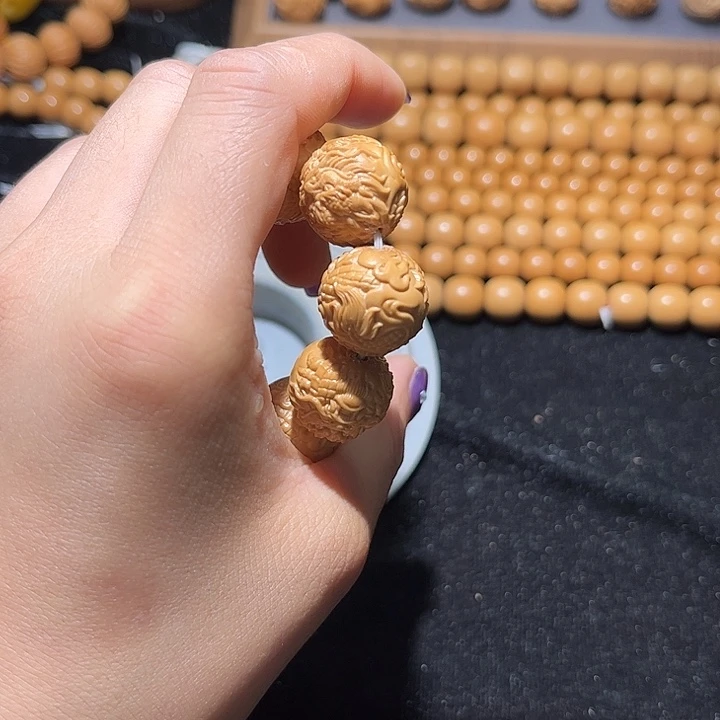 明***猴头核桃吊坠龙珠两颗