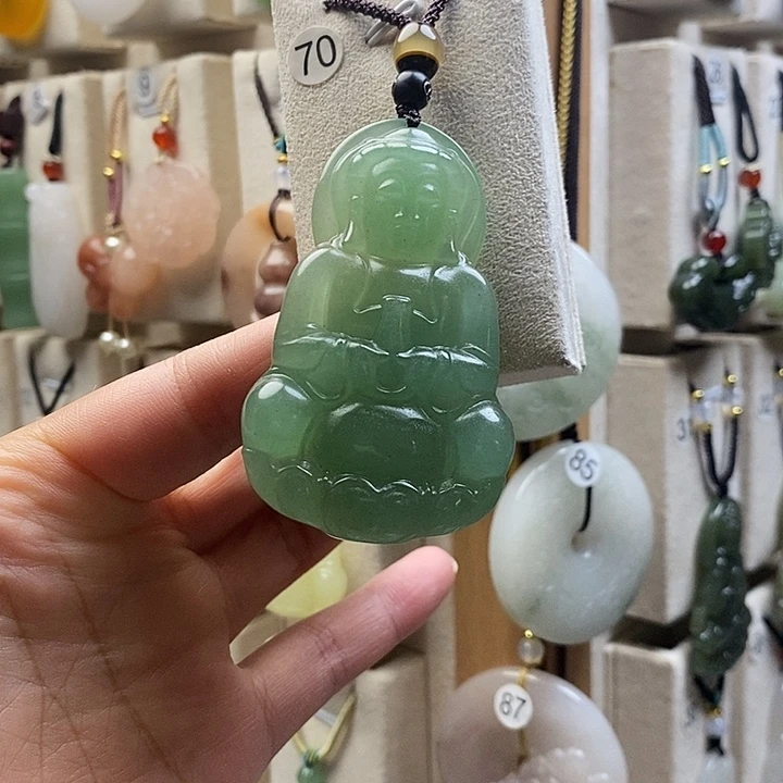 石英质玉未镶嵌颈饰
