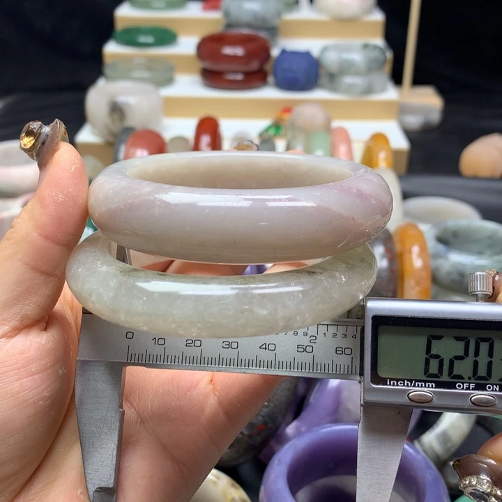 未镶嵌手镯石英质玉