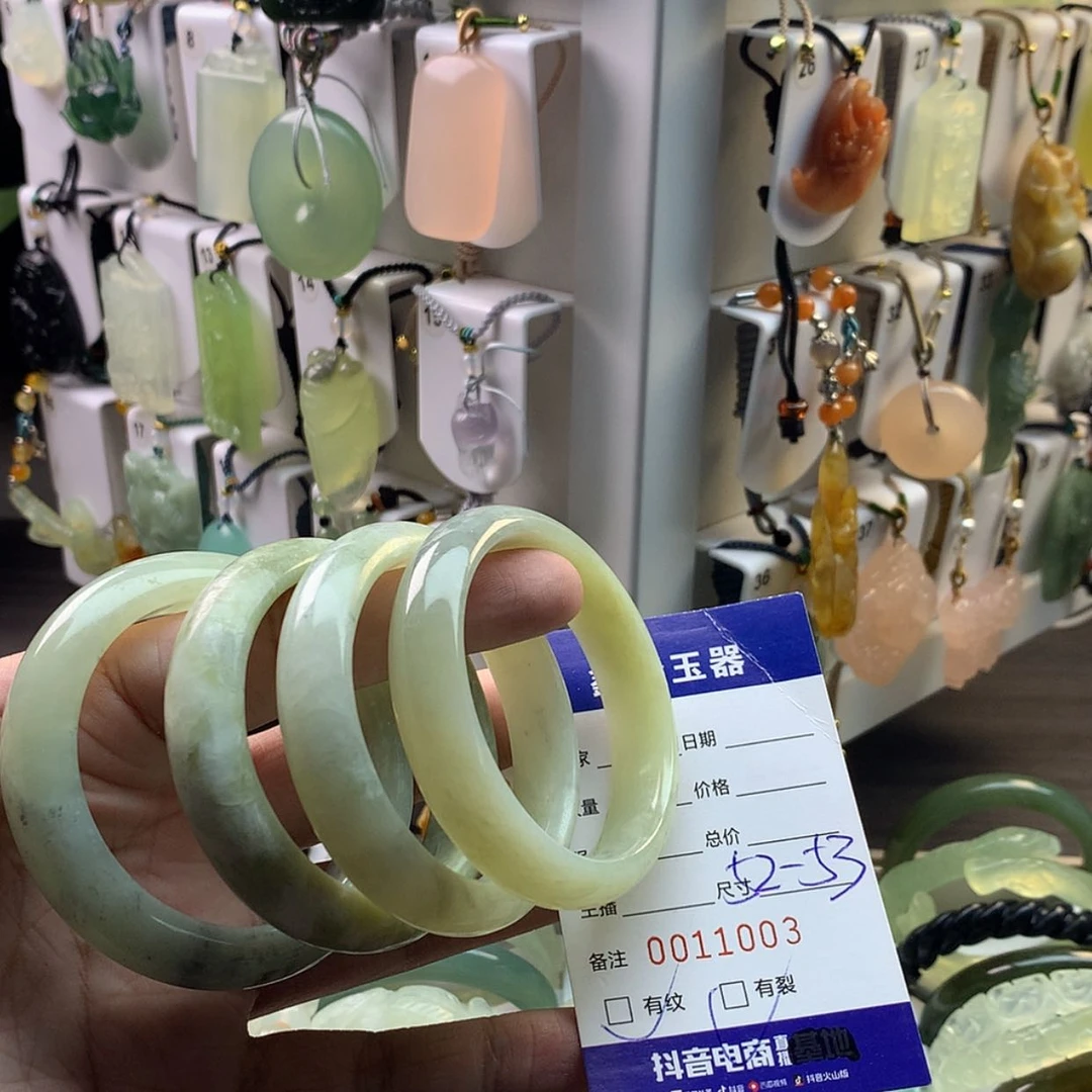 【闪购商品】蛇纹石玉颈饰未镶嵌