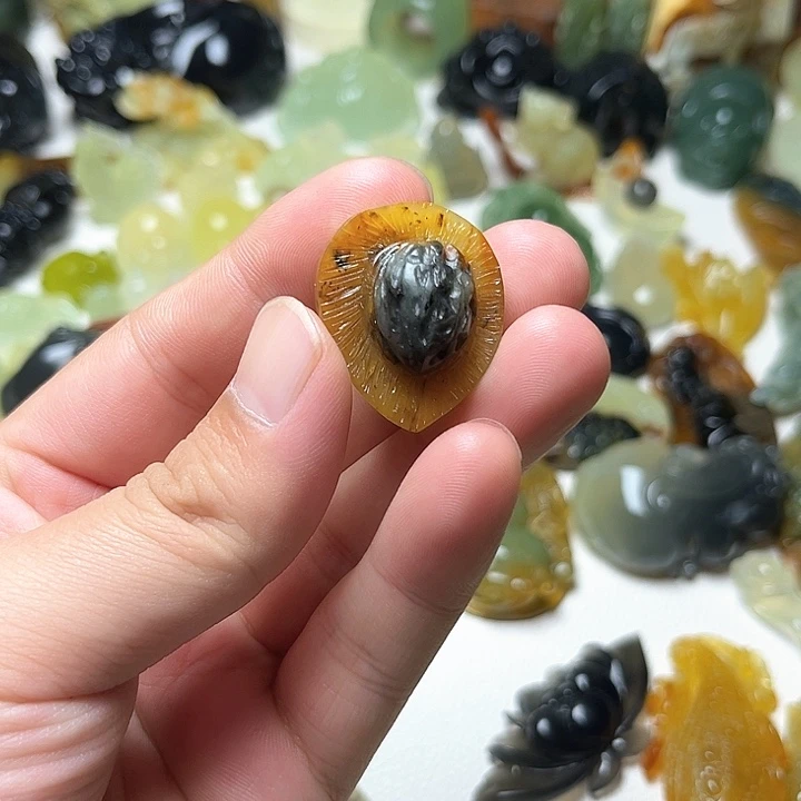 未镶嵌蛇纹石玉颈饰