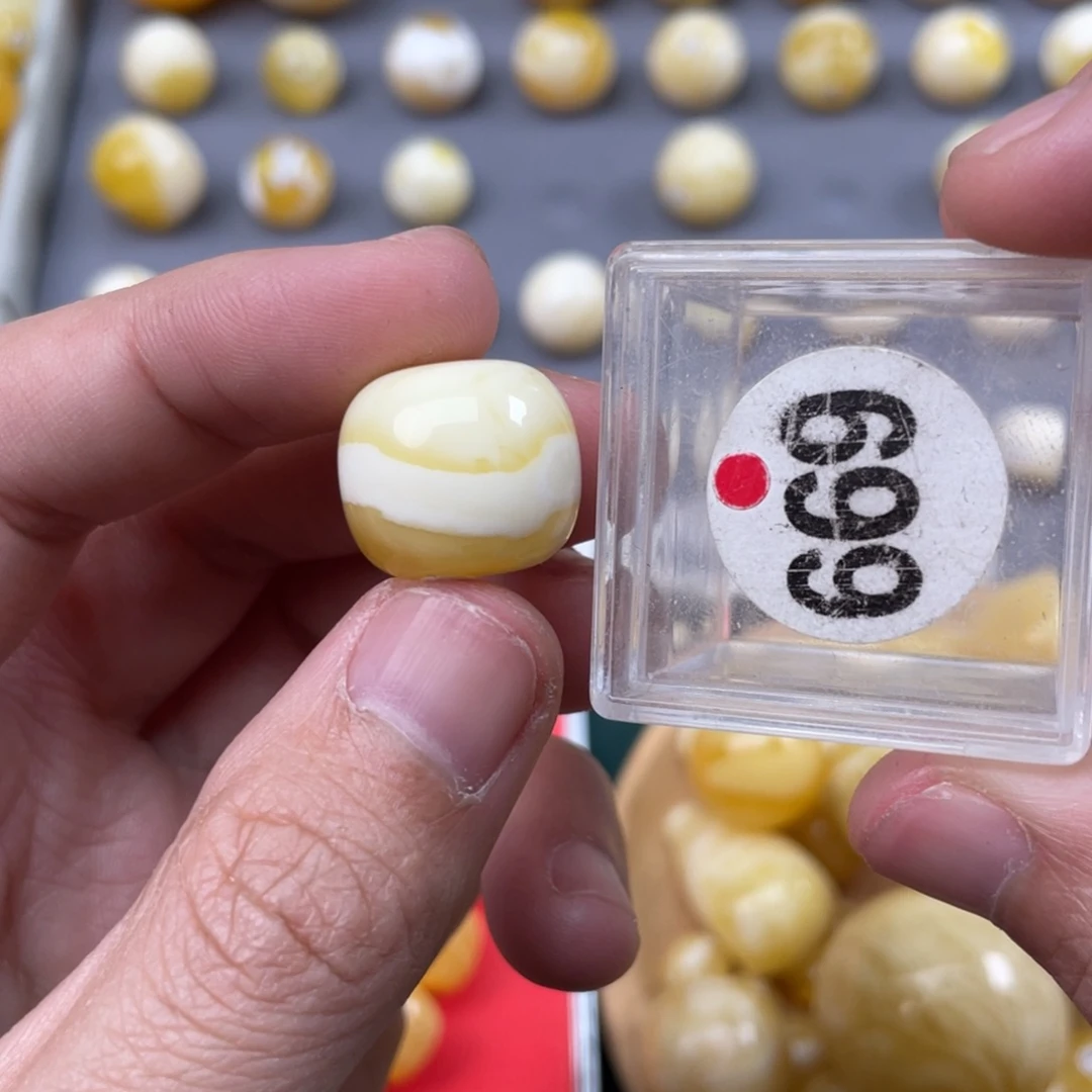 蜜蜡珠宝奇石未镶嵌