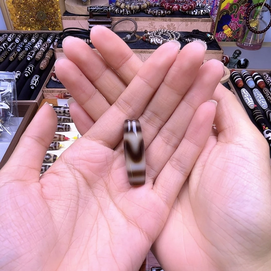 陈****玛瑙/玉髓未镶嵌颈饰