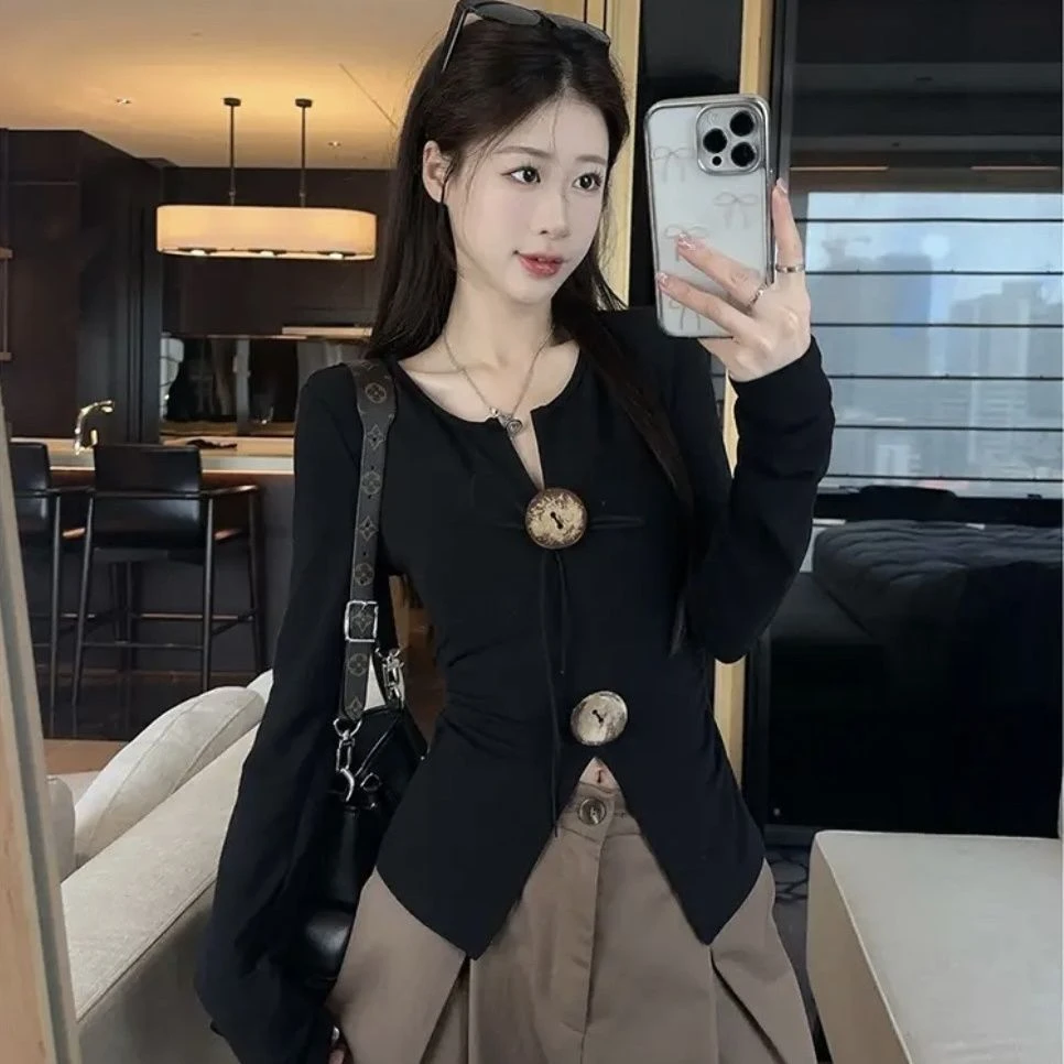 黑色v领显瘦秋季复古椰壳扣辣妹百搭纯欲长袖修身开叉设计感上衣