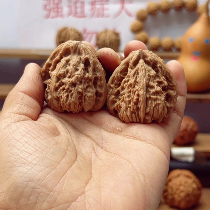 佑***佑涿鹿南疆石文玩核桃