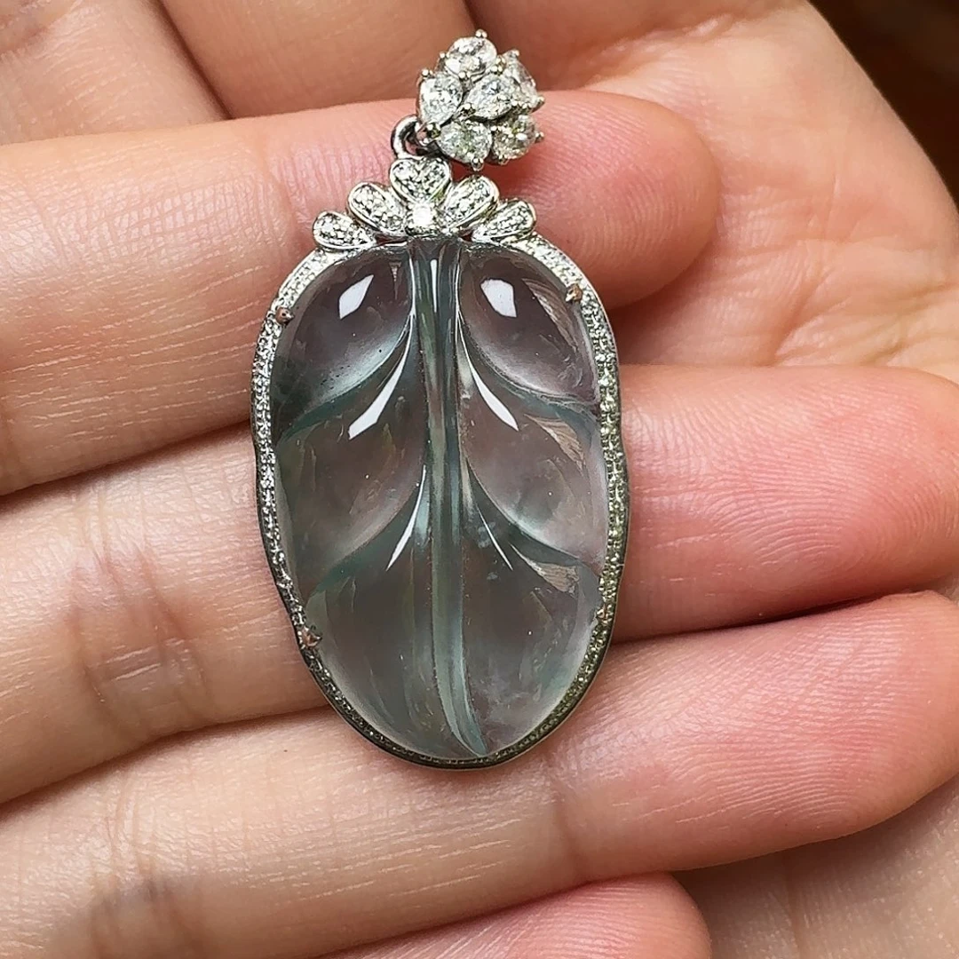 翡翠18K金镶嵌颈饰叶子