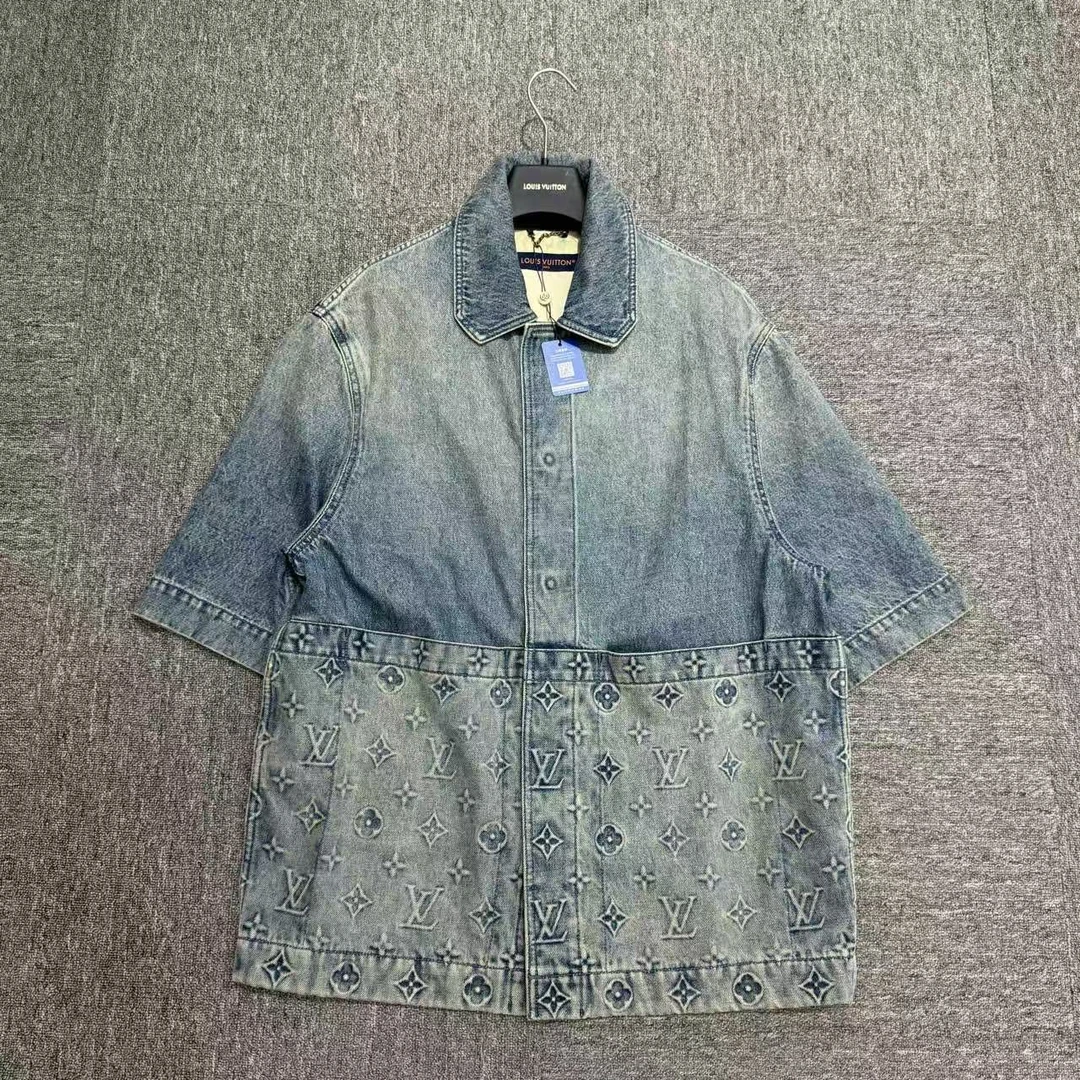 99新 LouisVuitton/路易威登  浮雕老花牛仔衬衫短袖/M码/11228