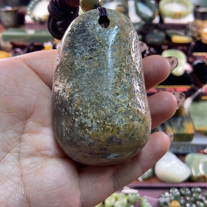 未镶嵌岫岩河磨玉（透闪石质玉）把件终****点