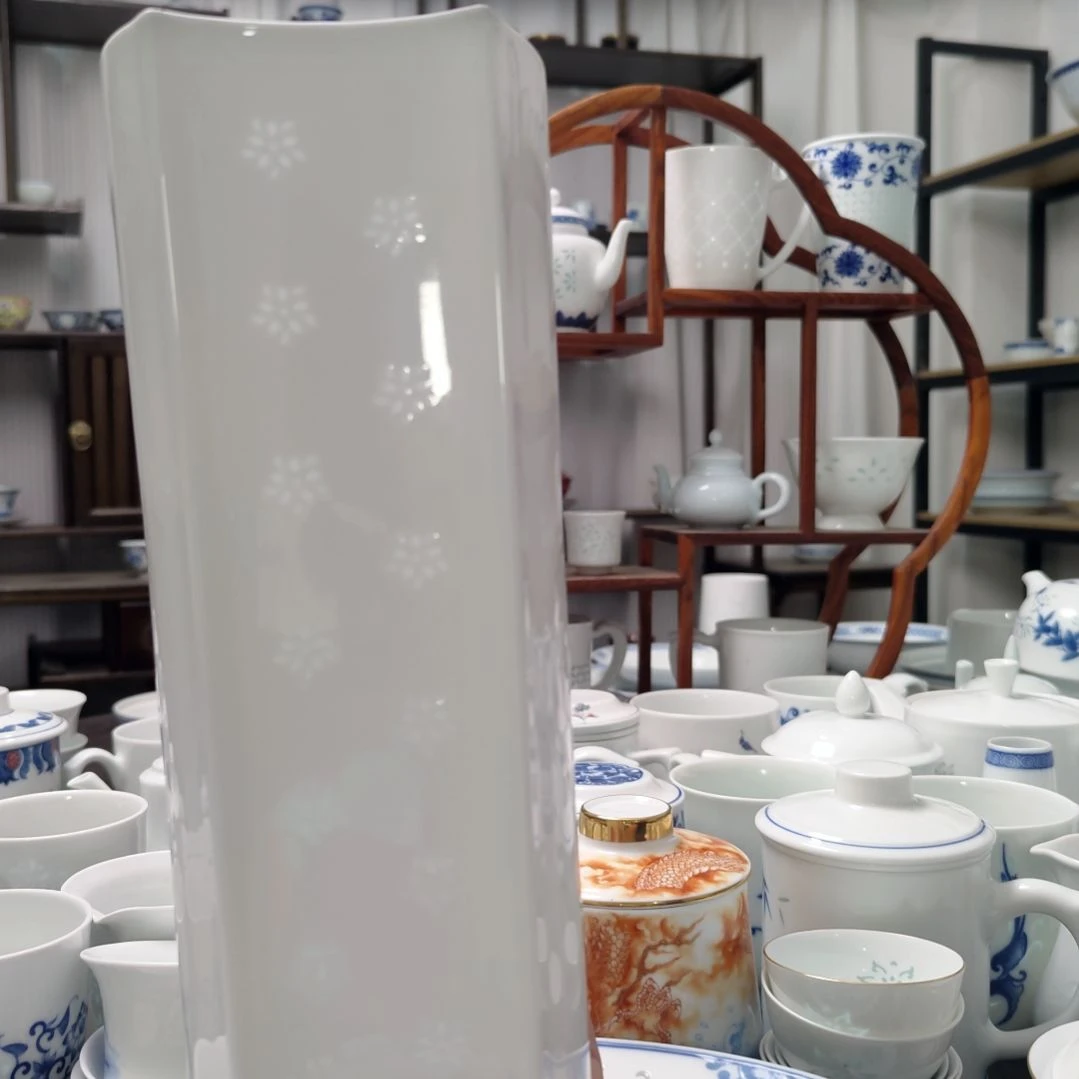 瓷新款玲珑白胎花瓶一个