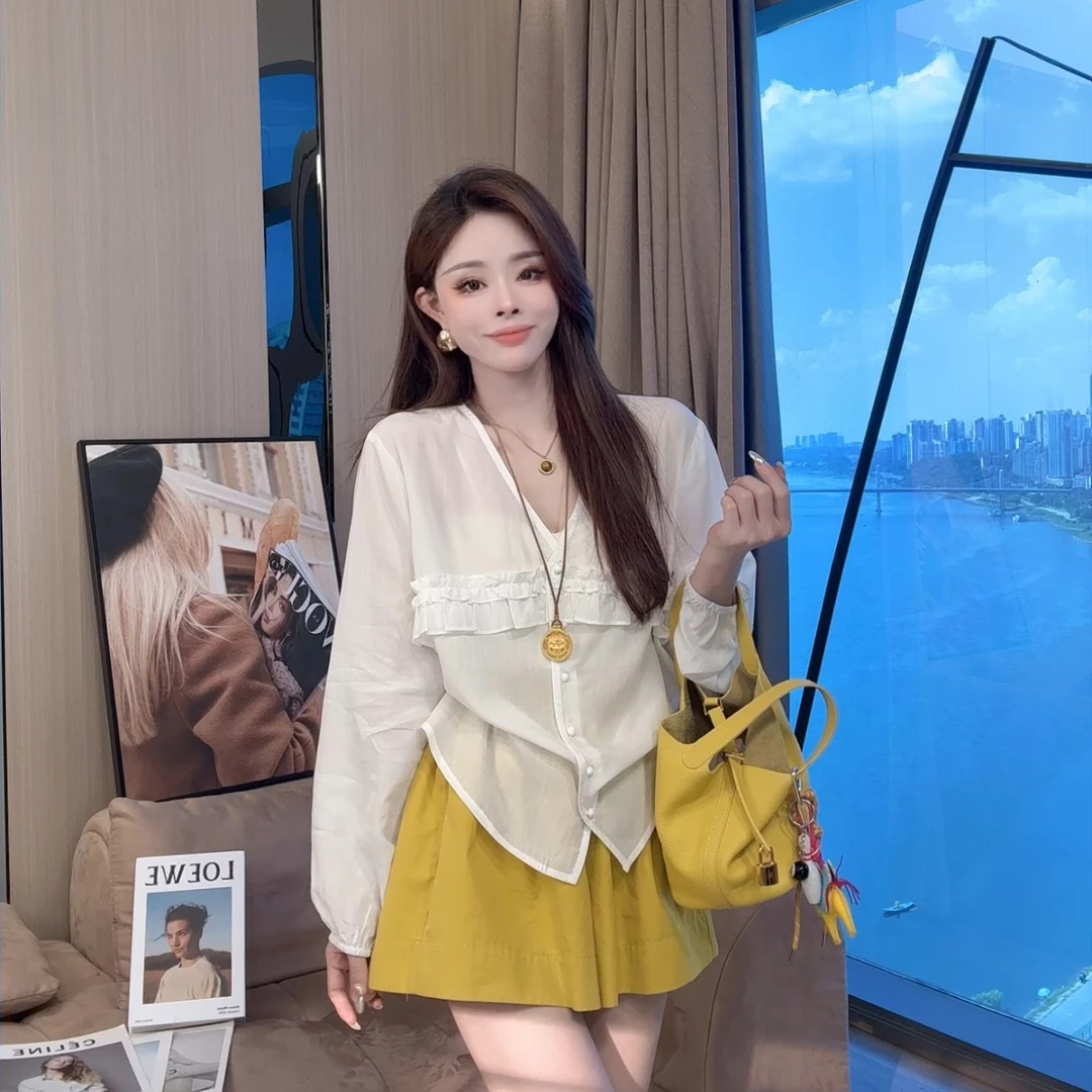 【晓溪服饰】夏季新款泡泡袖V领甜美清新纽扣设计感木耳边衬衫6337