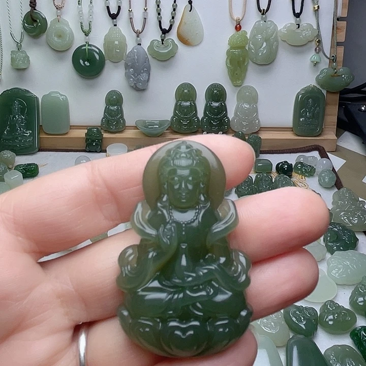 心***得和田玉未镶嵌颈饰