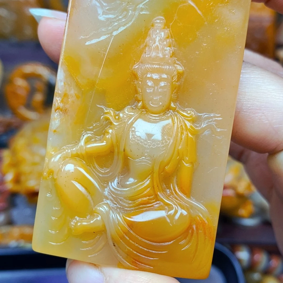 未镶嵌石英质玉（黄龙玉）颈饰