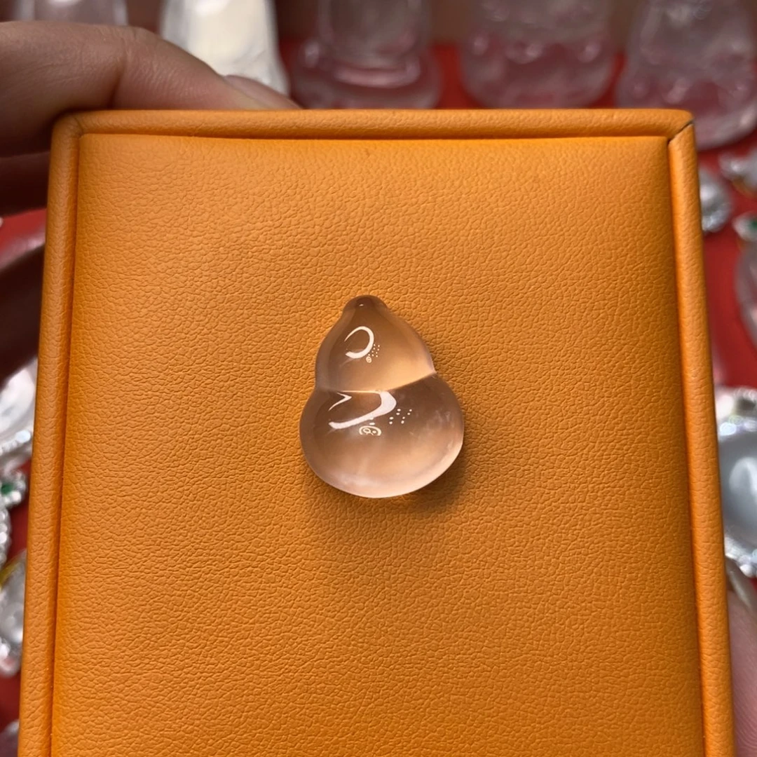 蜜***.石英质玉未镶嵌吊坠