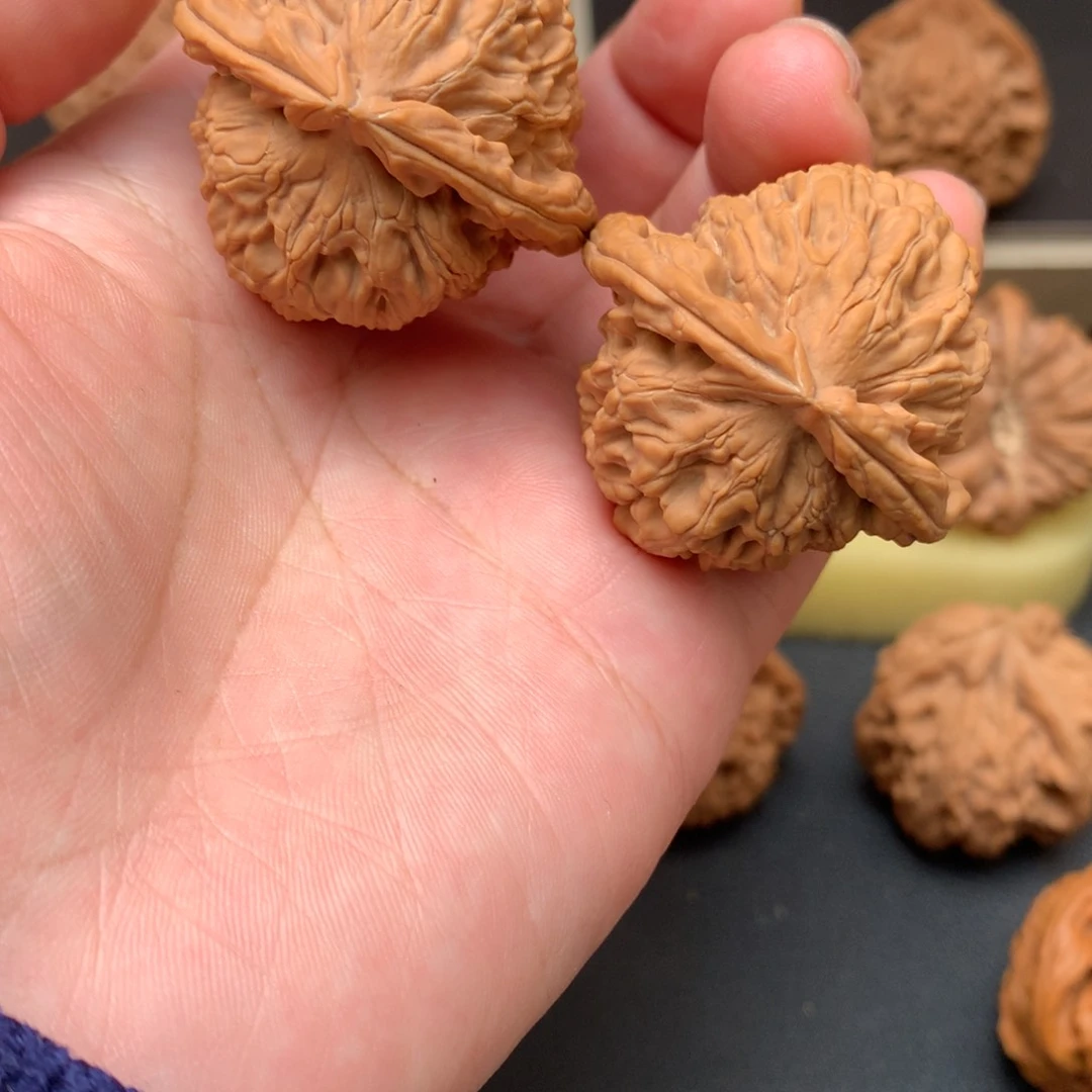 文玩核桃吊坠南*白狮子