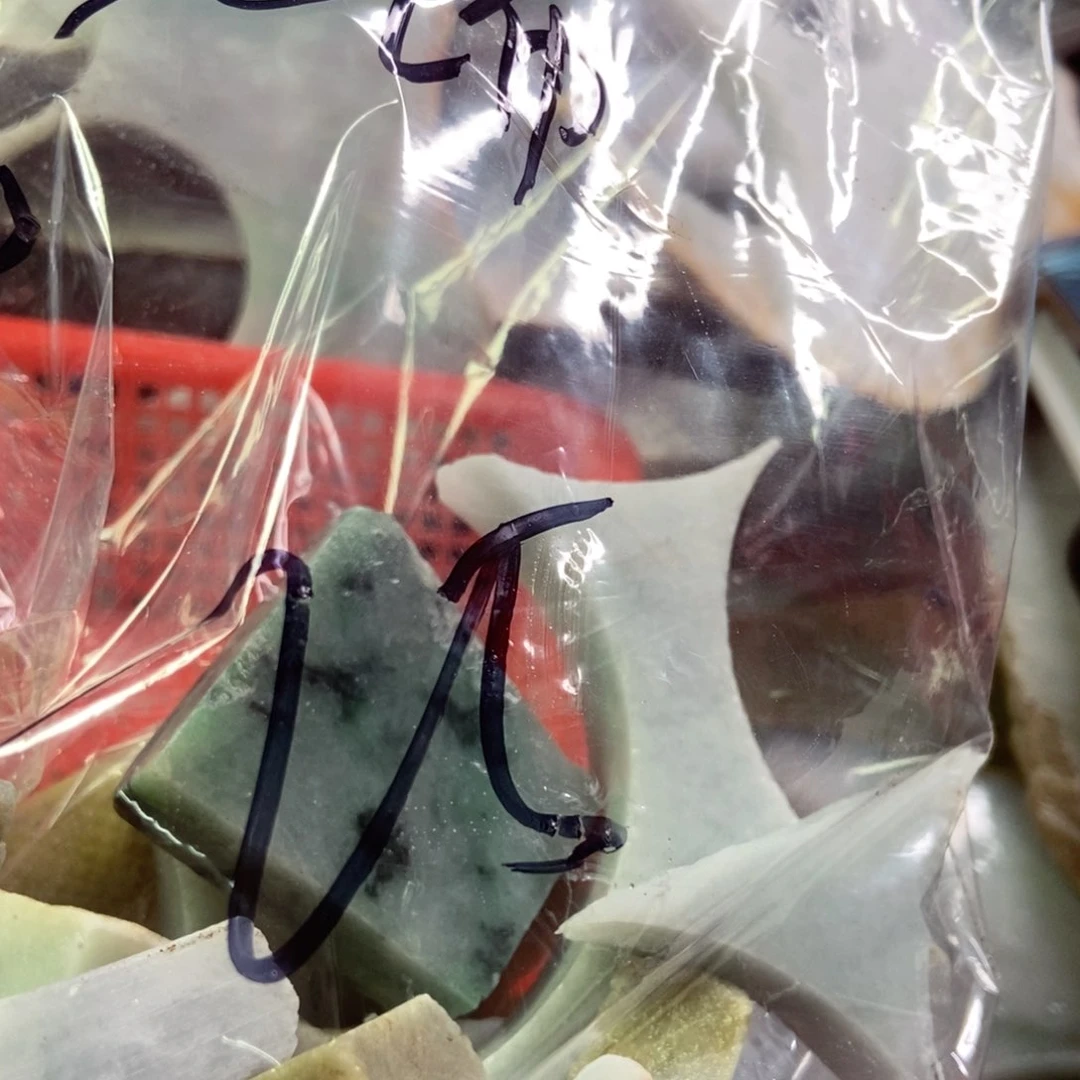 翡翠裸石艺**饰天然翡翠