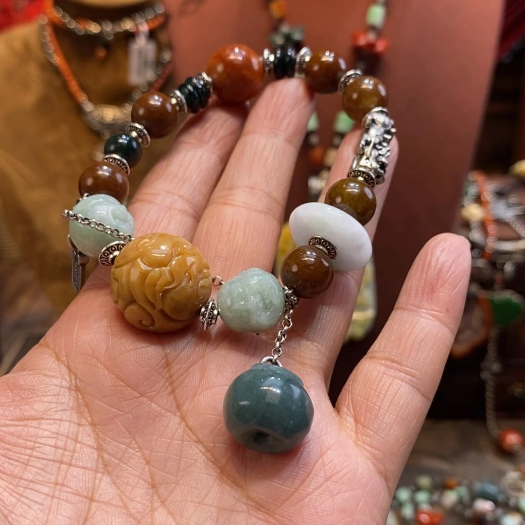 翡翠吊坠(赠链)未镶嵌