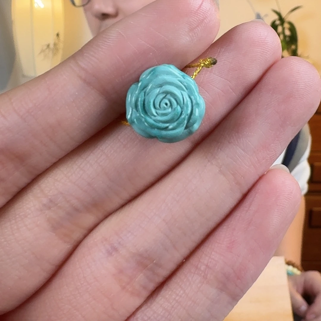 薄***荷绿松石未镶嵌珠宝奇石