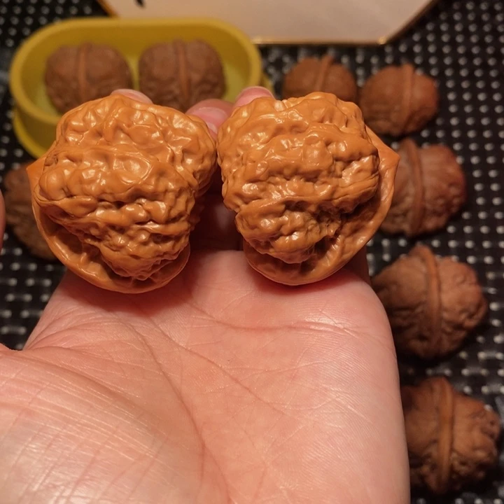文玩核桃把件大腿大掐腰