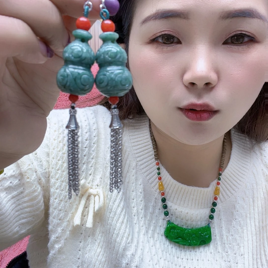 翡翠未镶嵌颈饰耳环