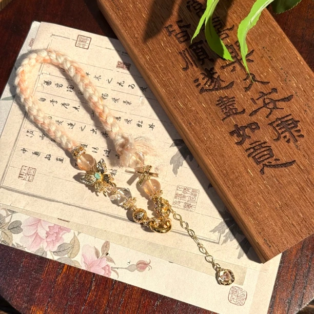 橘粉 羊毛手机链 纯手工制作日常百搭款饰品手机链