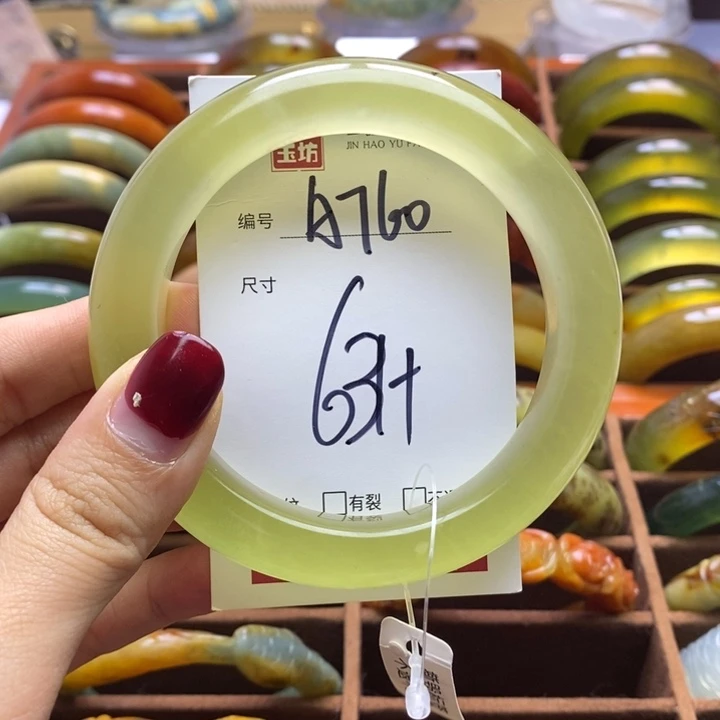 蛇纹石玉手镯未镶嵌年**岁