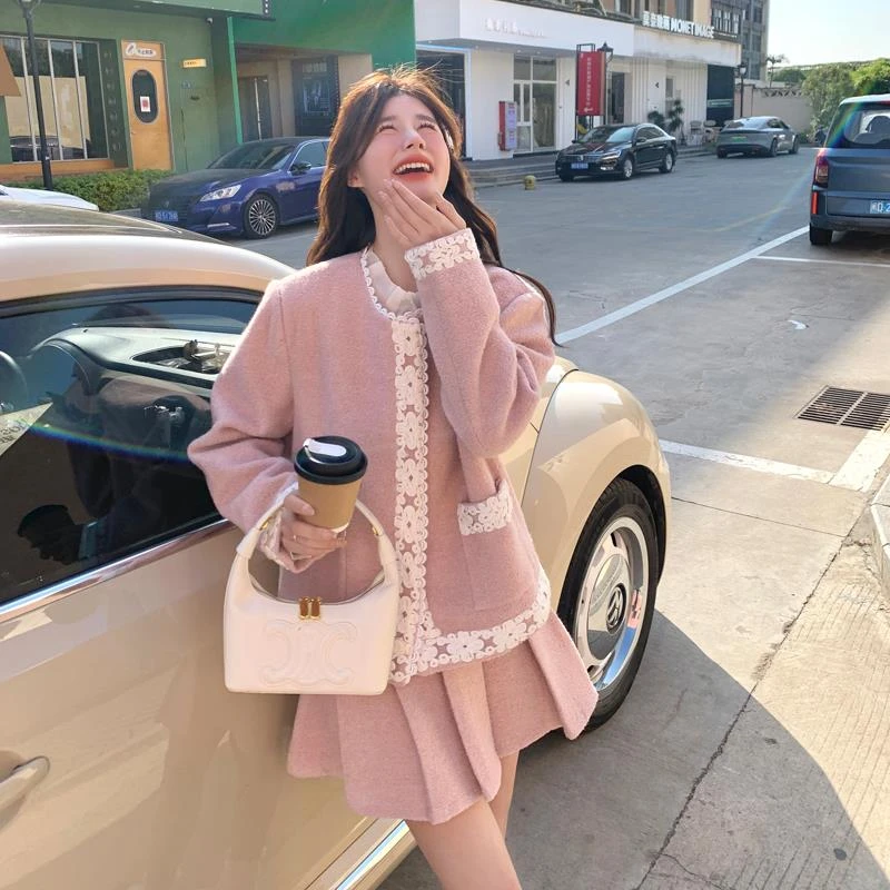 粉色小香风短款上衣套装裙女2025春季新款蕾丝边外套百褶裙两件套