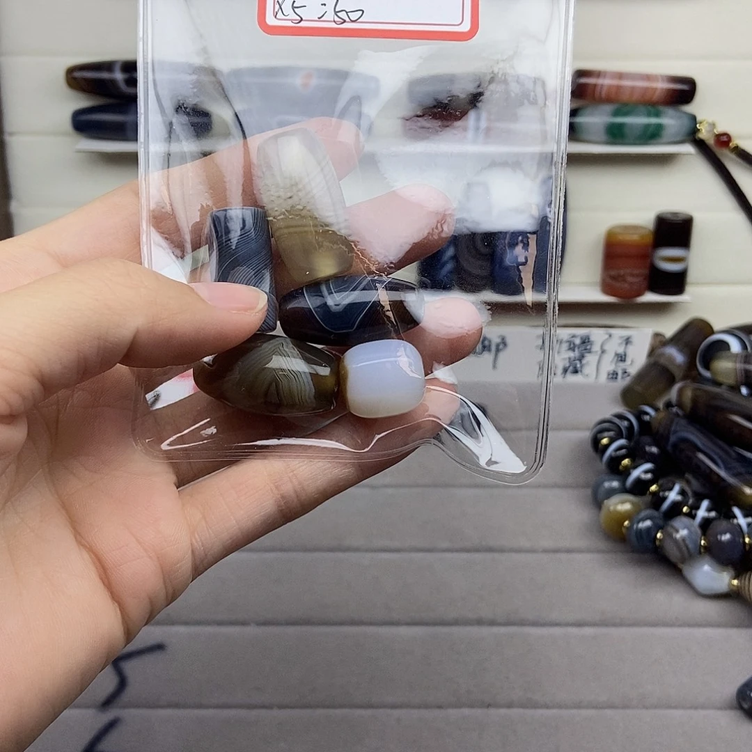 顺***水玛瑙/玉髓未镶嵌颈饰