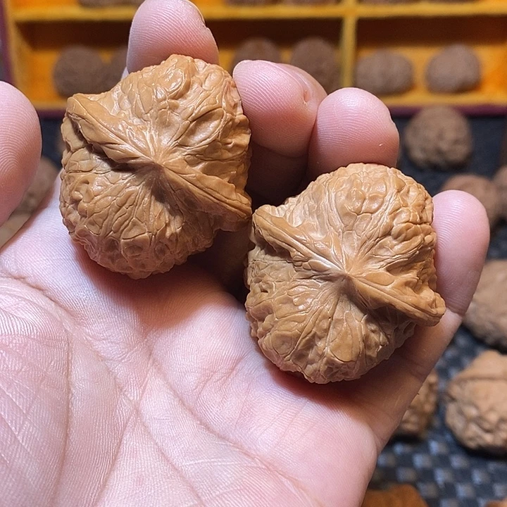 文玩核桃吊坠43尺，全品南瓜墩
