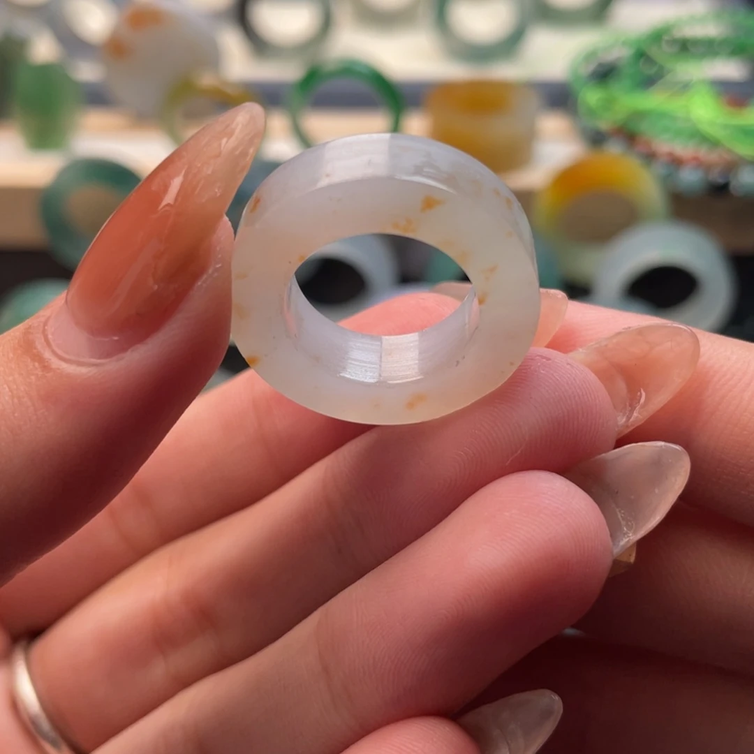 未镶嵌定制翡翠雪地里捡金子